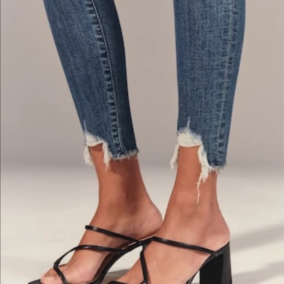 Abercrombie and Fitch mid rise skinny jeans - Picture 3 of 5
